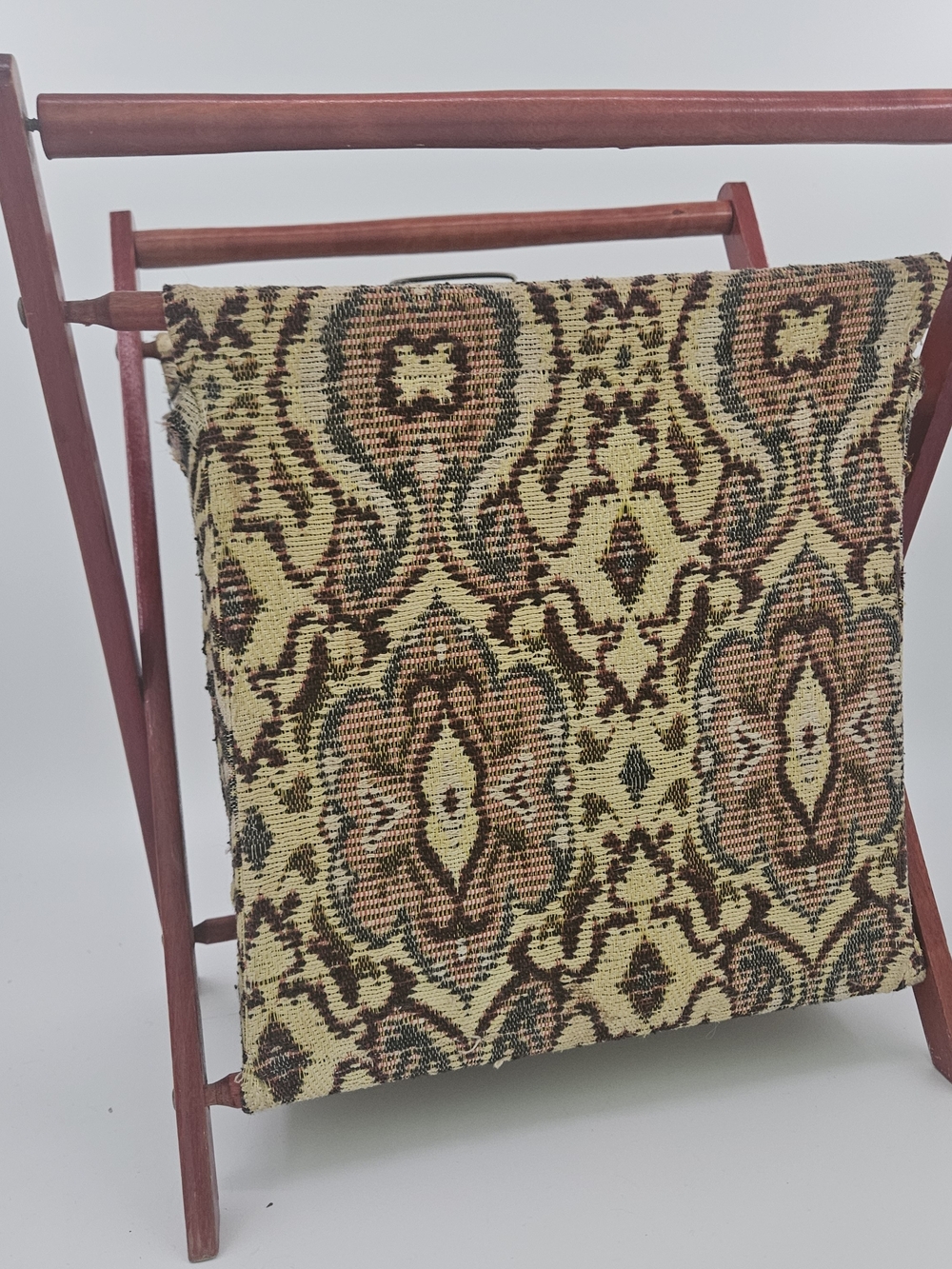 VINTAGE TAPESTRY FOLDING KNITTING BASKET MAGAZINE STAND WOOD FRAME